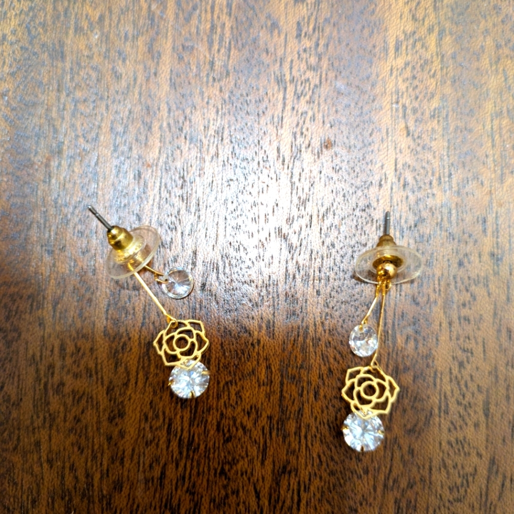 Beautiful Earrings.  Gold Tone With Lotus Flowers & 2 Crystals.